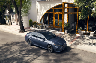 Toyota представила Camry 2026 в новой версии Nightshade Edition