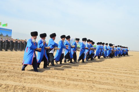 https://vestiabad.ru/news/3775/v-turkmenistane-startoval-sezon-seva-hlopchatnika