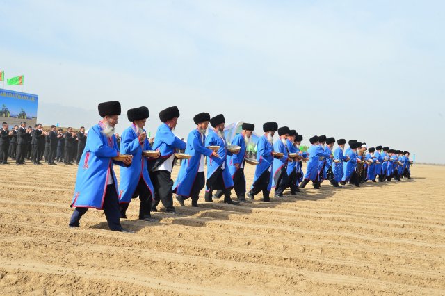 В Туркменистане стартовал сезон сева хлопчатника