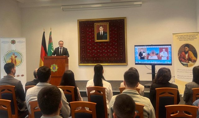 В туркменском посольстве в Берлине прошла презентация книг главы Туркменистана