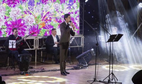 https://vestiabad.ru/news/3509/v-ashhabade-sostoyalsya-solnyi-koncert-izzata-movlyanova