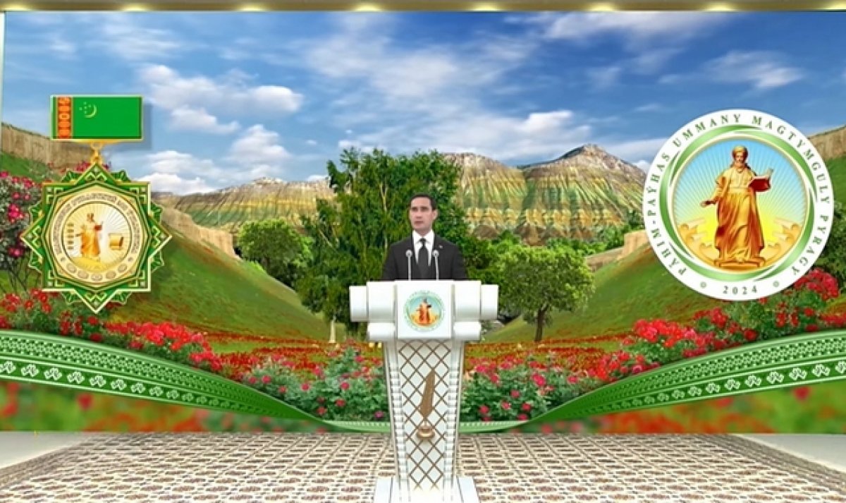 Президент Туркменистана выступил на открытии монумента Махтумкули Фраги