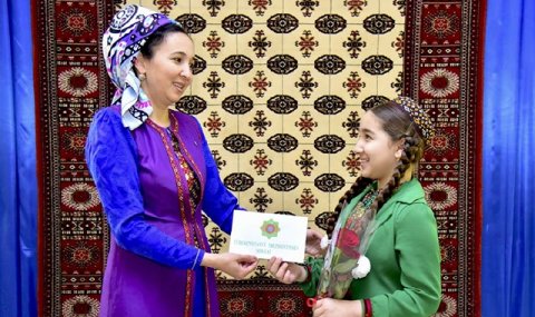 https://vestiabad.ru/news/3542/v-turkmenistane-zhenshchinam-i-devushkam-vruchili-denezhnye-podarki