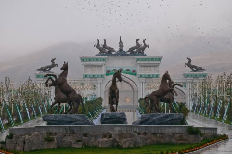 https://vestiabad.ru/news/1455/v-turkmenistane-otrestavriruyut-ahaltekinskii-konnyi-kompleks-prezidenta