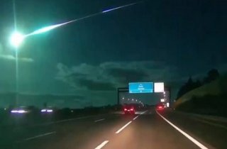 Огромный яркий метеор пронесся по небу над Португалией