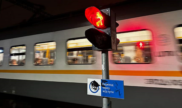 Россия проводит испытание глушителя для наушников на железнодорожных переездах