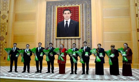 https://vestiabad.ru/news/2295/v-turkmenistane-premirovali-molodyh-pobeditelei-konkursa-kladez-razuma-mahtumkuli-fragi