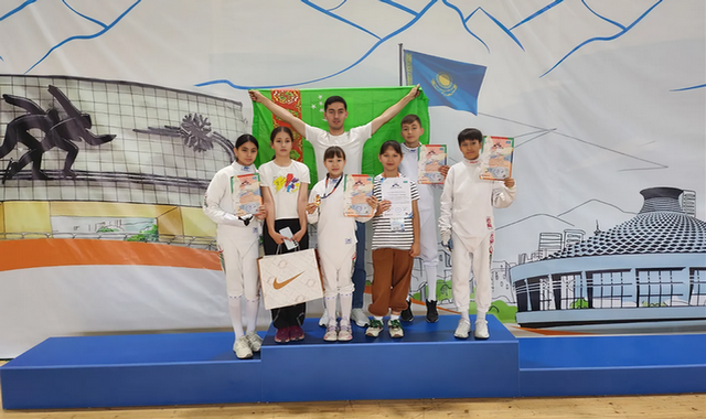 Юные туркменские шпажисты привезли 8 медалей с турнира Platinum Fencing Cup