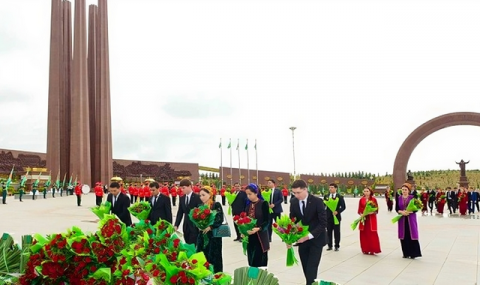 https://vestiabad.ru/news/4798/turkmenistan-provedet-den-pobedy-s-bolshoi-torzhestvennostyu