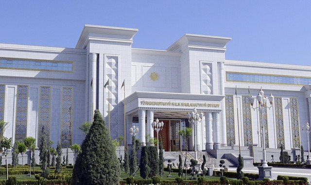 Гурбангулы Бердымухамедов поздравил президента Туркменистана