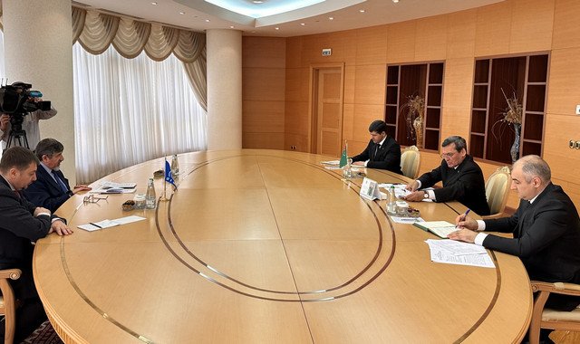 Глава МИД Туркменистана провел встречу с региональным координатором МОМ