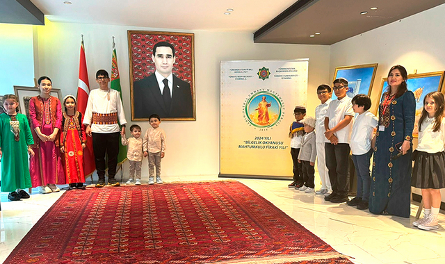 Дипломаты Туркменистана организовали мероприятие в честь Махтумкули в Стамбуле