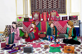 В Ашхабаде продемонстрировали изделия туркменских мастериц