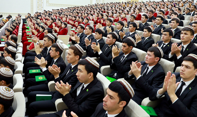 В Туркменистане состоялась конференция, посвященная ахалтекинским скакунам