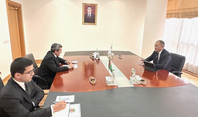 Глава МИД Туркменистана принял генсека Постоянного секретариата МПК ТРАСЕКА
