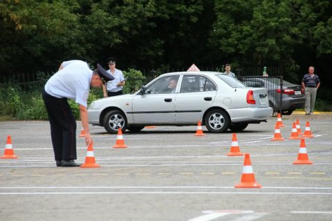 https://vestiabad.ru/news/3768/v-rossii-s-1-aprelya-vstupayut-v-silu-novye-pravila-sdachi-ekzamenov-na-voditelskie-prava