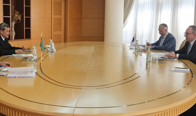 Глава МИД Туркменистана встретился с региональным представителем АБР