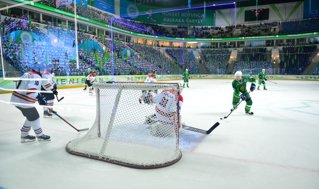 Хоккеисты туркменской команды одержали убедительную победу в первом матче