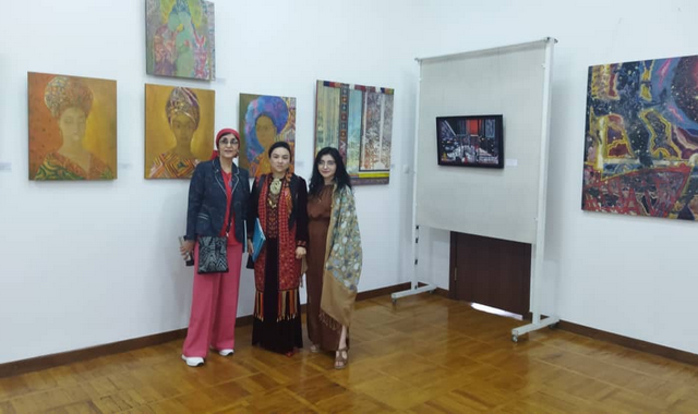 Художницы из Туркменистана представили свои работы на выставке в Бишкеке