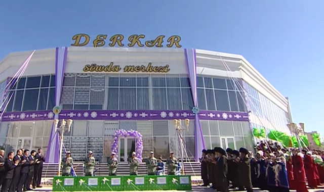 На севере Туркменистана состоялось открытие нового торгового центра «Деркар»