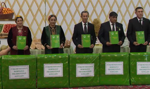 https://vestiabad.ru/news/8081/v-turkmenistane-nagradili-fermerov-v-chest-prazdnika-urozhaya