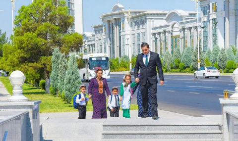 https://vestiabad.ru/news/6887/v-turkmenistane-startoval-mesyachnik-bezopasnosti-dorozhnogo-dvizheniya