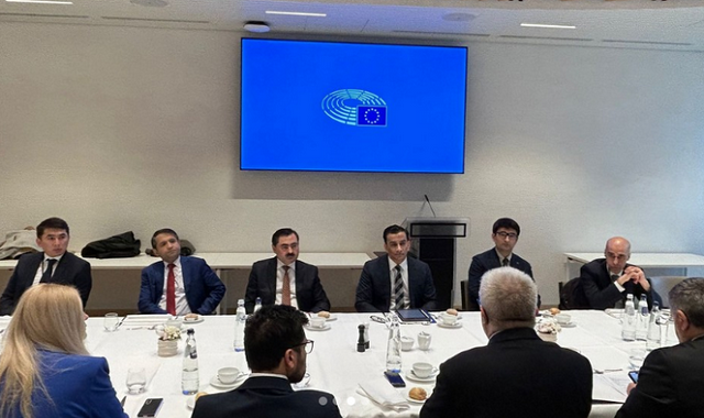 Посол Туркменистана в Бельгии принял участие в круглом столе