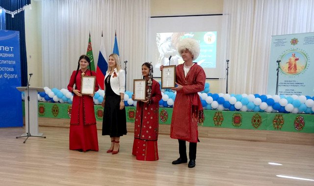 Подарки от Президента Туркменистана были вручены школьникам из Астрахани