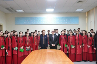 Преподаватели и студенты ИМО МИД Туркменистана провели встречу с послом Колумбии
