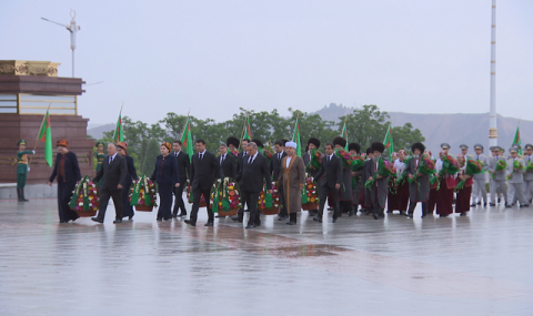 https://vestiabad.ru/news/4920/v-turkmenistane-sostoyalas-ceremoniya-vozlozheniya-cvetov-v-pamyat-o-geroyah-vov