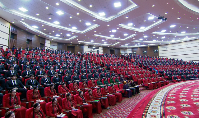 В Туркменистане стартовали семинары по цифровой грамотности молодежи