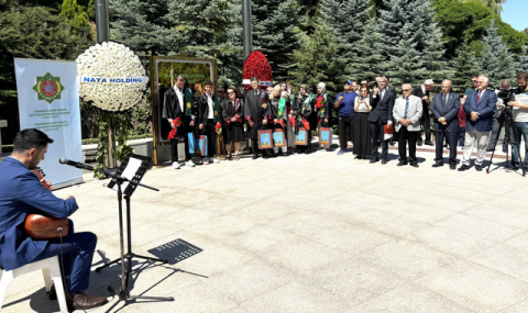 https://vestiabad.ru/news/5816/turkmenskoe-posolstvo-v-ankare-provelo-ceremoniyu-vozlozheniya-cvetov-k-pamyatniku-mahtumkuli