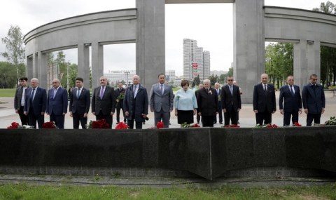 https://vestiabad.ru/news/4881/posol-turkmenistana-pouchastvoval-na-vozlozhenii-cvetov-v-minske