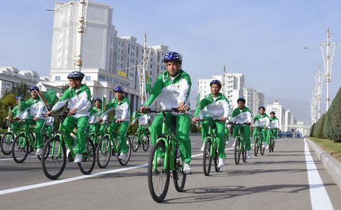 https://vestiabad.ru/news/425/v-veloprobehe-v-turkmenystane-prynialy-uchastye-bolee-1-5-t-siachy-chelovek