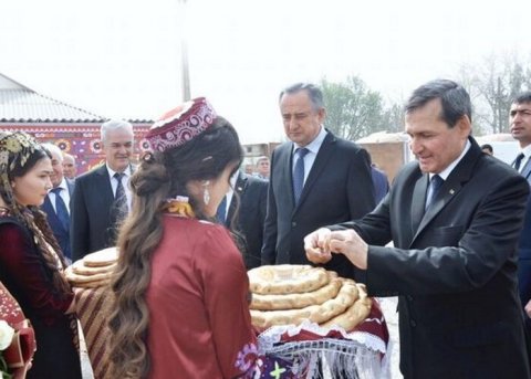 https://vestiabad.ru/news/452/rashyd-meredov-y-davlataly-sayd-vstretylys-s-turkmenamy-raiona-dusty