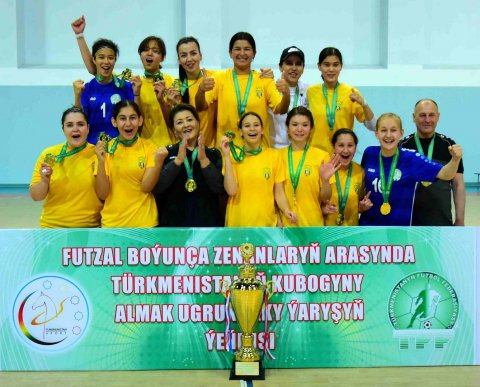 https://vestiabad.ru/news/358/obladatelem-kubka-turkmenystana-po-myny-futbolu-sredy-zhenschyn-stala-komanda-alt-n-tach