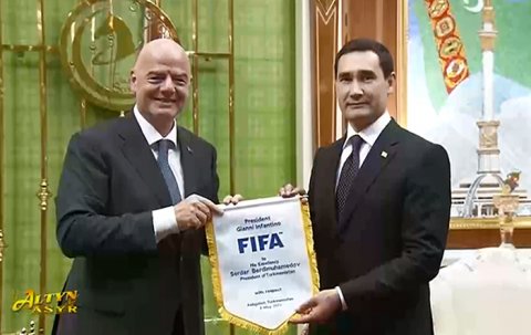 https://vestiabad.ru/news/708/ynfantyno-podaryl-ymennuiu-futbolku-miach-y-v-mpel-fyfa-hlave-turkmenystana