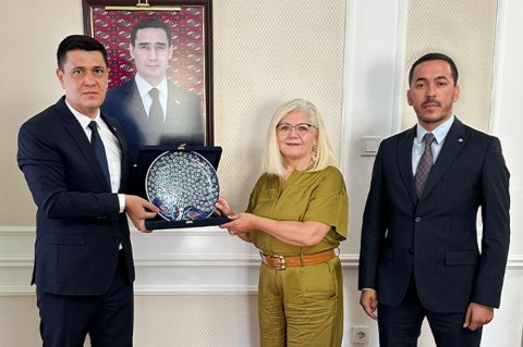 https://vestiabad.ru/news/1213/posol-turkmenystana-oznakomylsia-s-deiatelnostiu-unyversyteta-kappadokyy