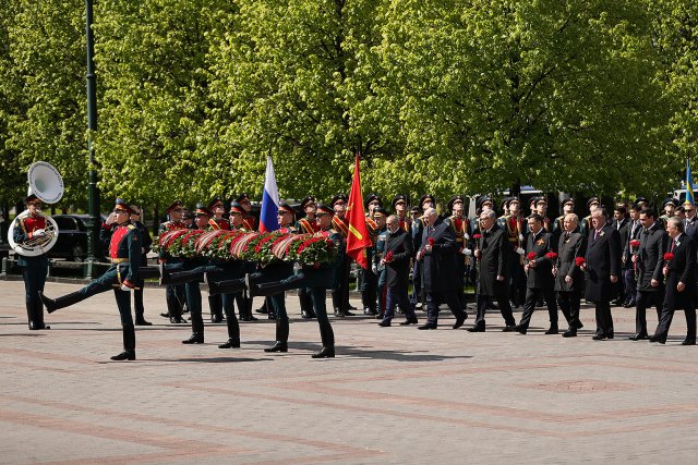 Сердар Бердымухамедов возложил цветы к Могиле Неизвестного Солдата в Москве