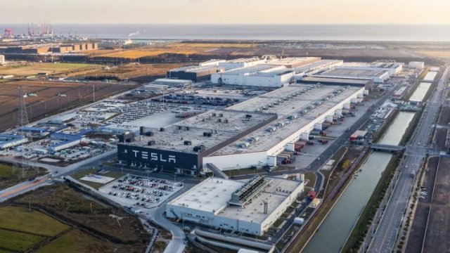 Tesla откроет новый «мега-завод» в Шанхае